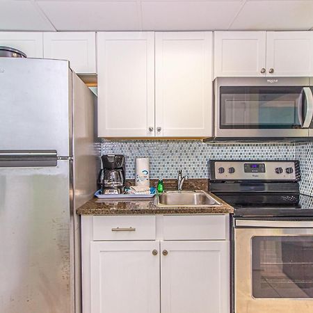 Oversized Ocean View Queen Suite With Beautiful Fireplace And Accents - Sleeps 4 Guests! Myrtle Beach Habitación foto