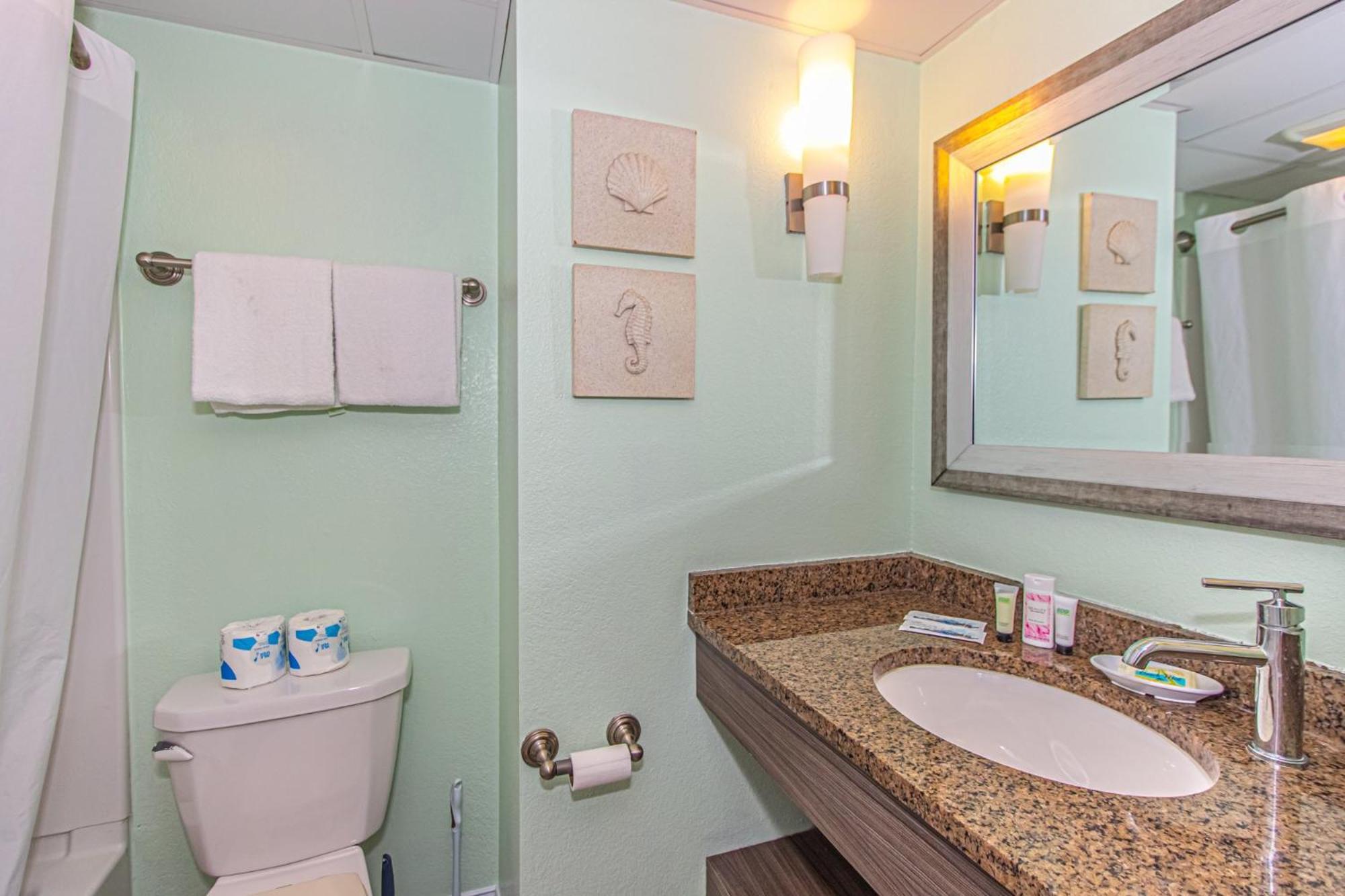 Oversized Ocean View Queen Suite With Beautiful Fireplace And Accents - Sleeps 4 Guests! Myrtle Beach Habitación foto